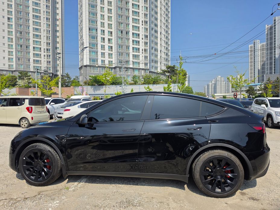Tesla Model Y 2024