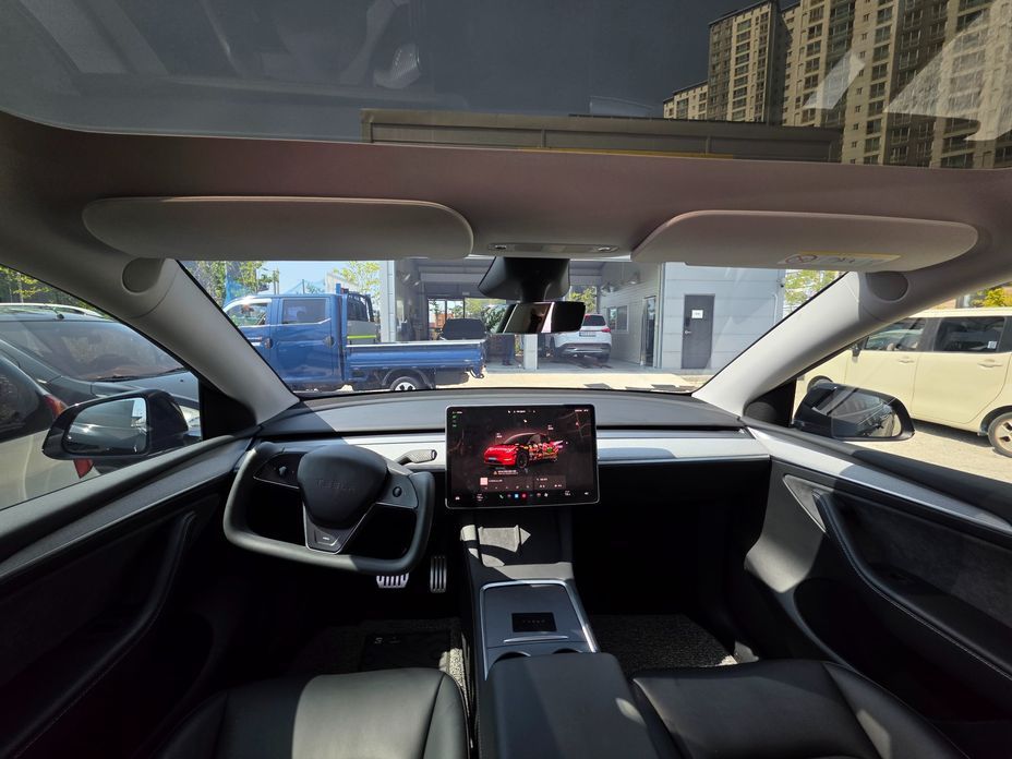 Tesla Model Y 2024