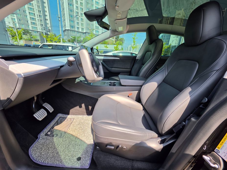 Tesla Model Y 2024