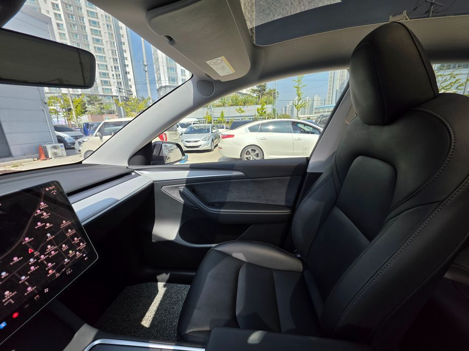 Tesla Model Y 2024