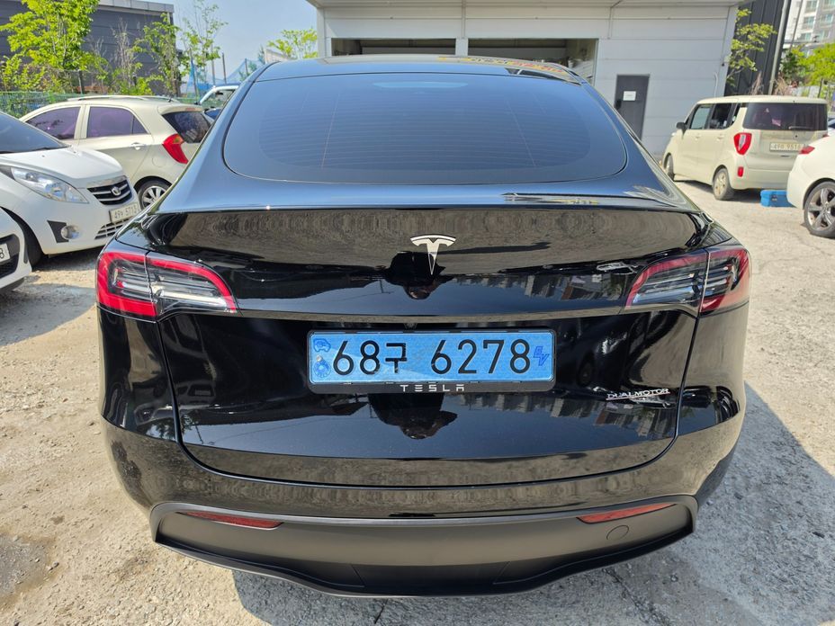 Tesla Model Y 2024