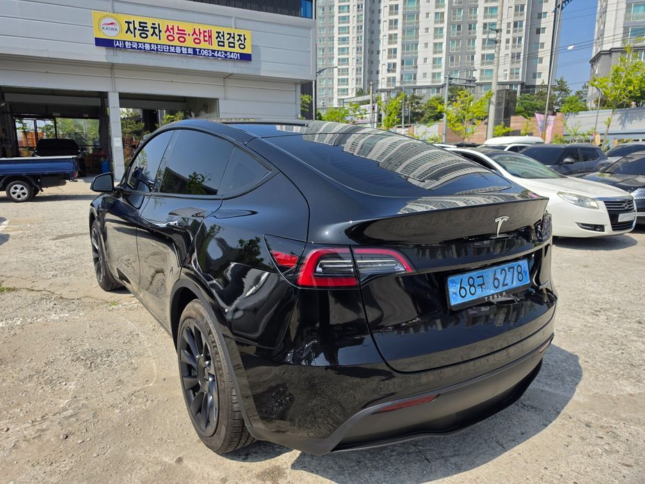 Tesla Model Y 2024