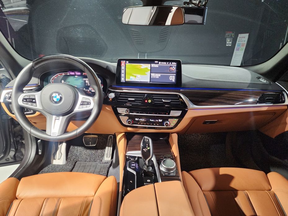 BMW 5-Series 2021