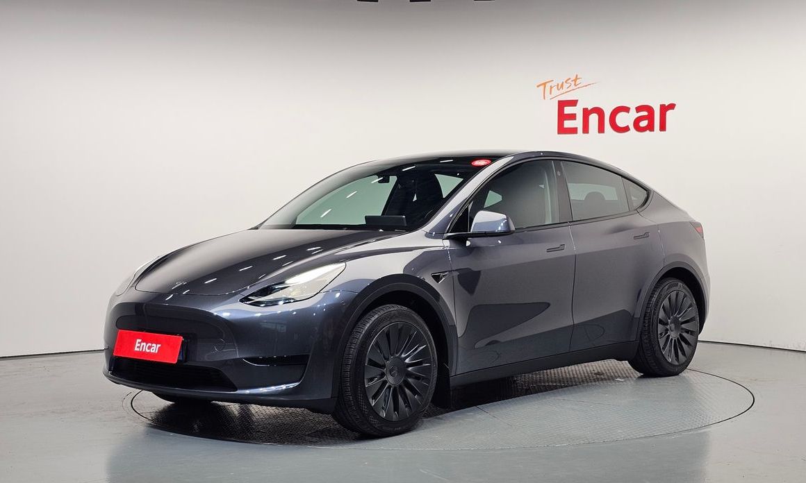 Tesla Model Y 2024