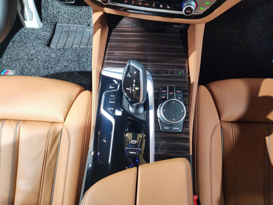 BMW 5-Series 2021