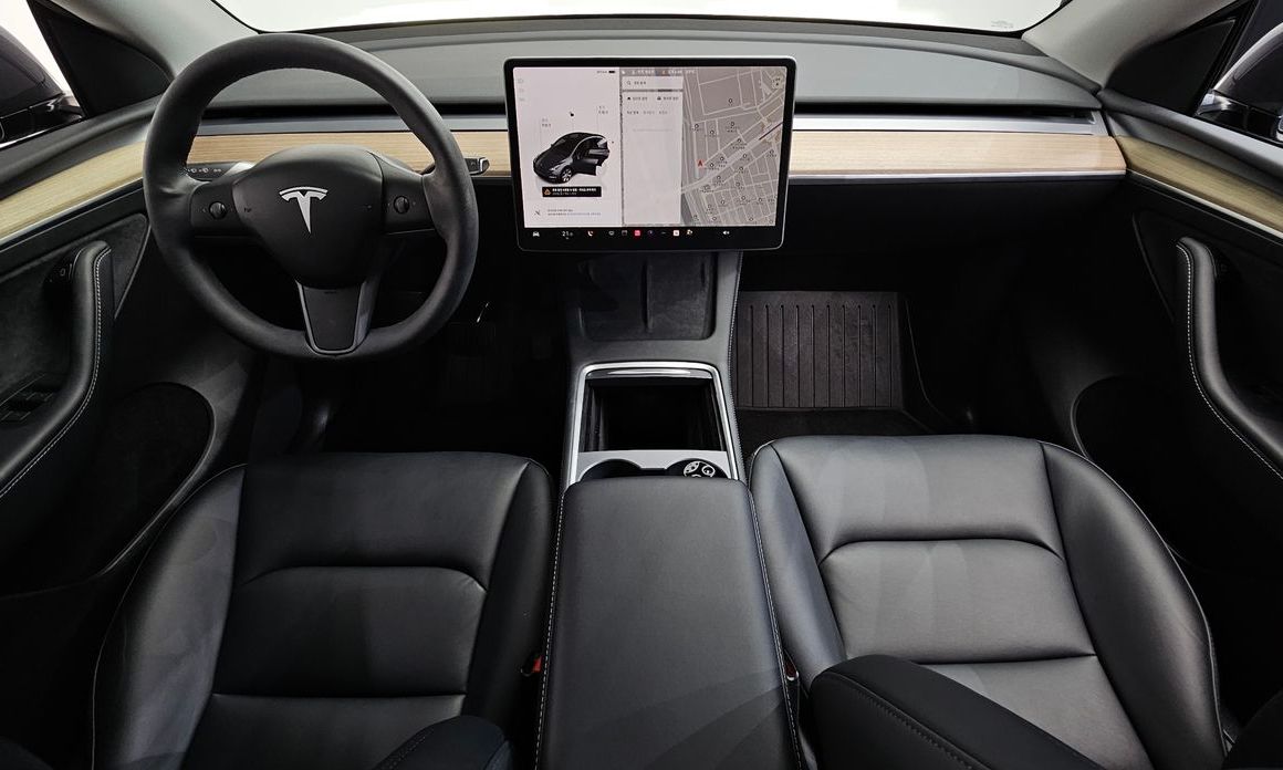 Tesla Model Y 2024