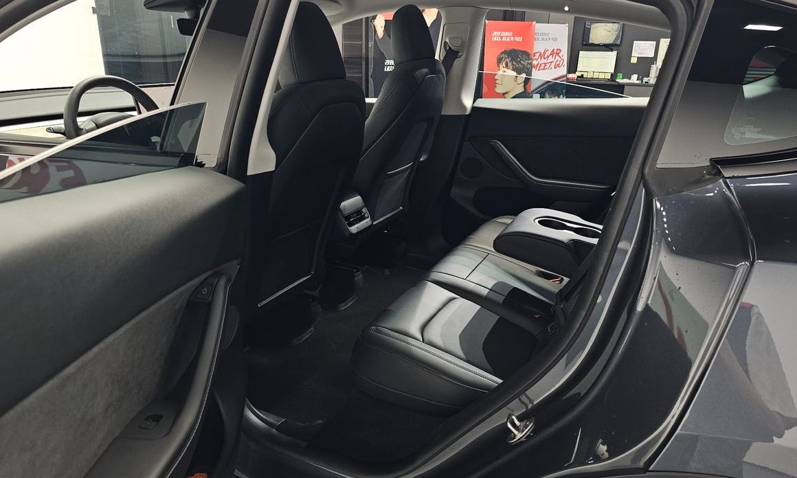 Tesla Model Y 2024