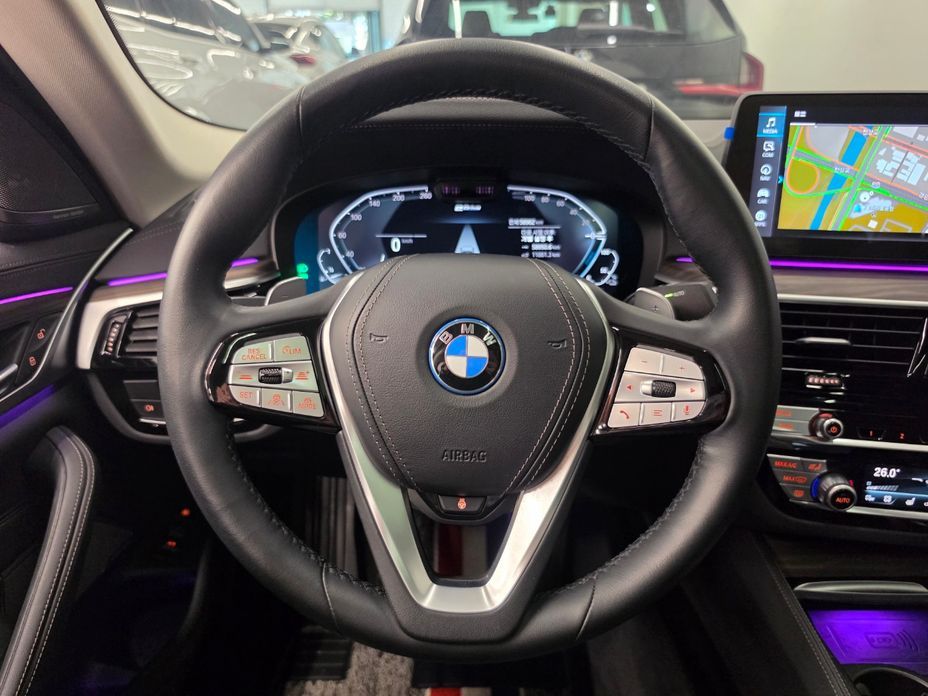 BMW 5-Series 2023