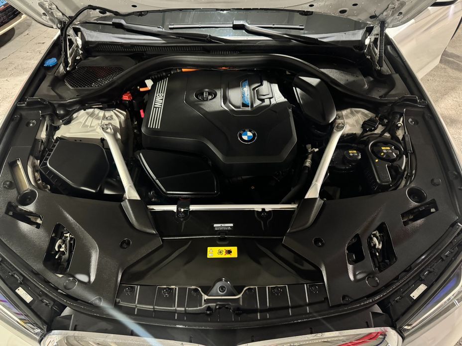 BMW 5-Series 2023
