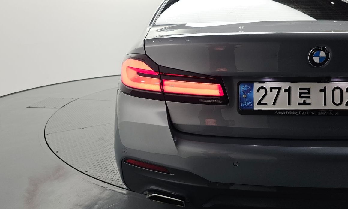 BMW 5-Series 2023