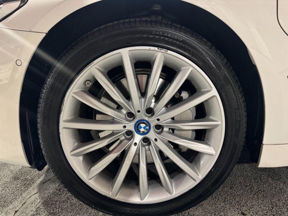 BMW 5-Series 2023