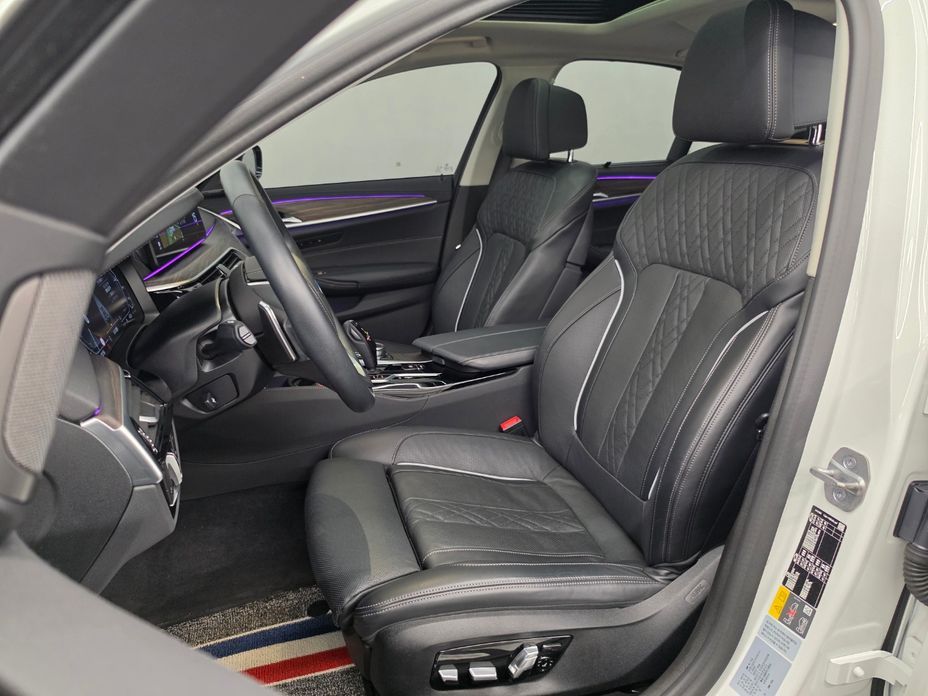 BMW 5-Series 2023
