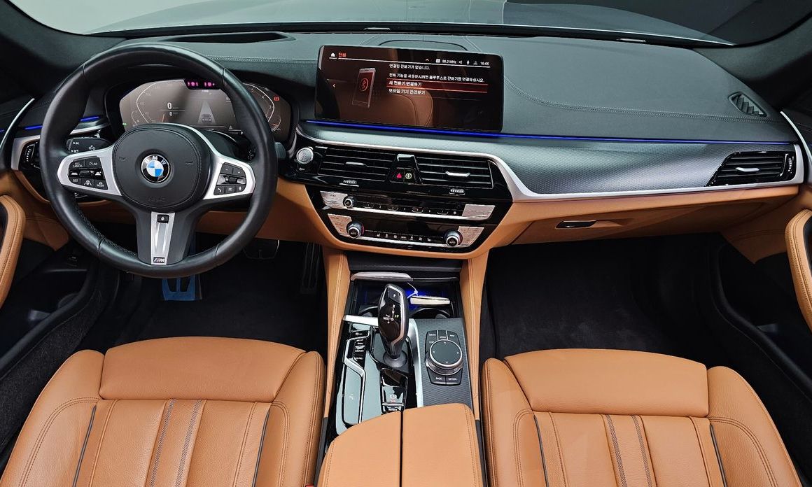 BMW 5-Series 2023