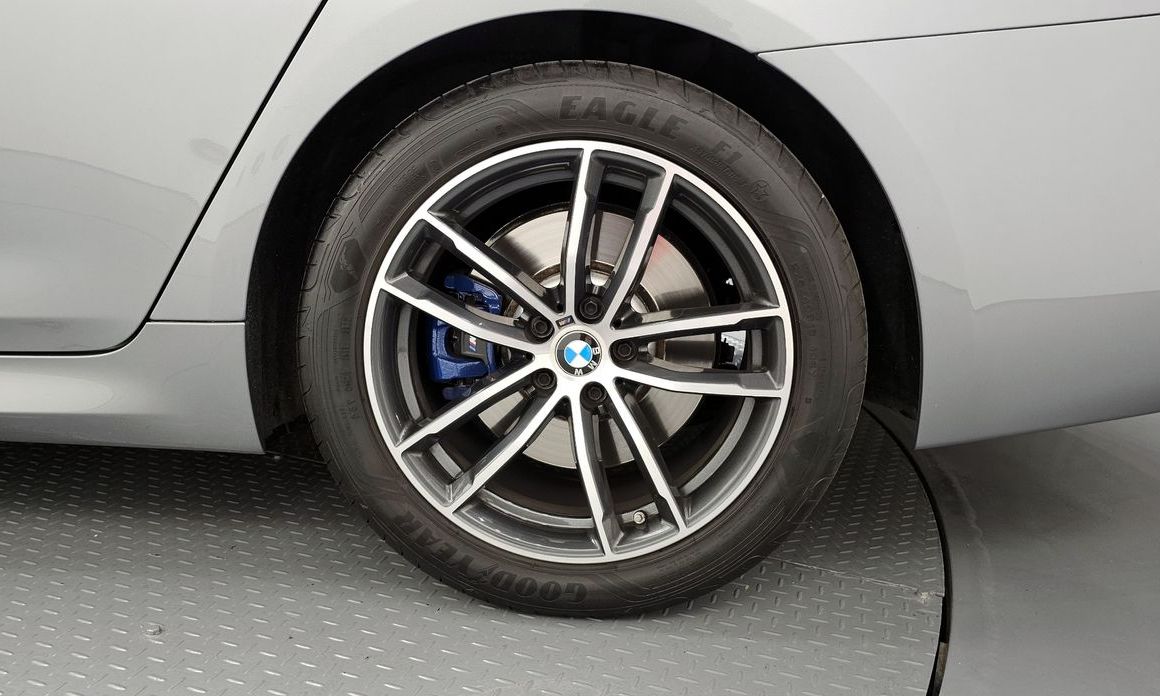 BMW 5-Series 2023