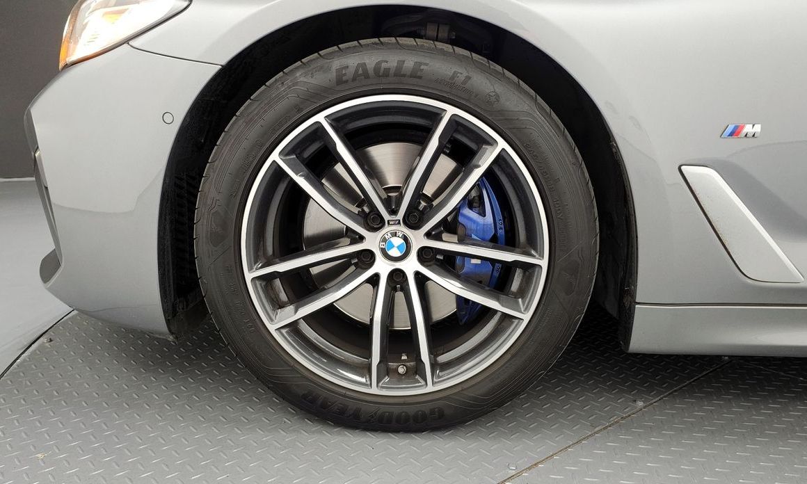 BMW 5-Series 2023