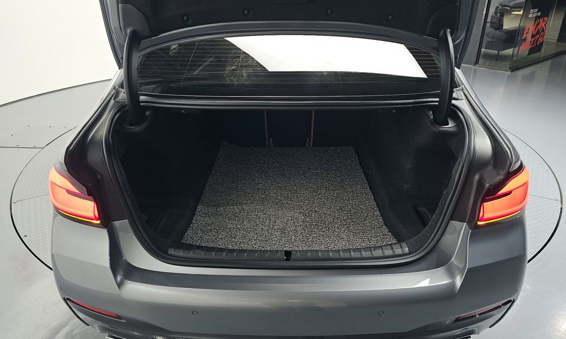 BMW 5-Series 2023