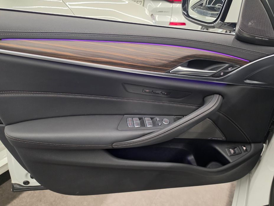 BMW 5-Series 2023