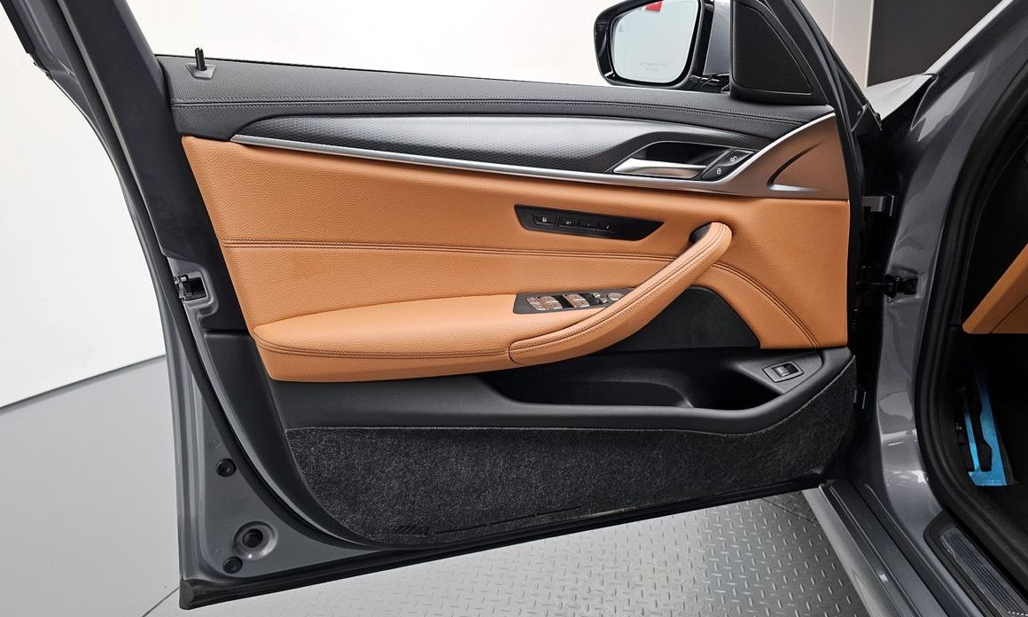 BMW 5-Series 2023