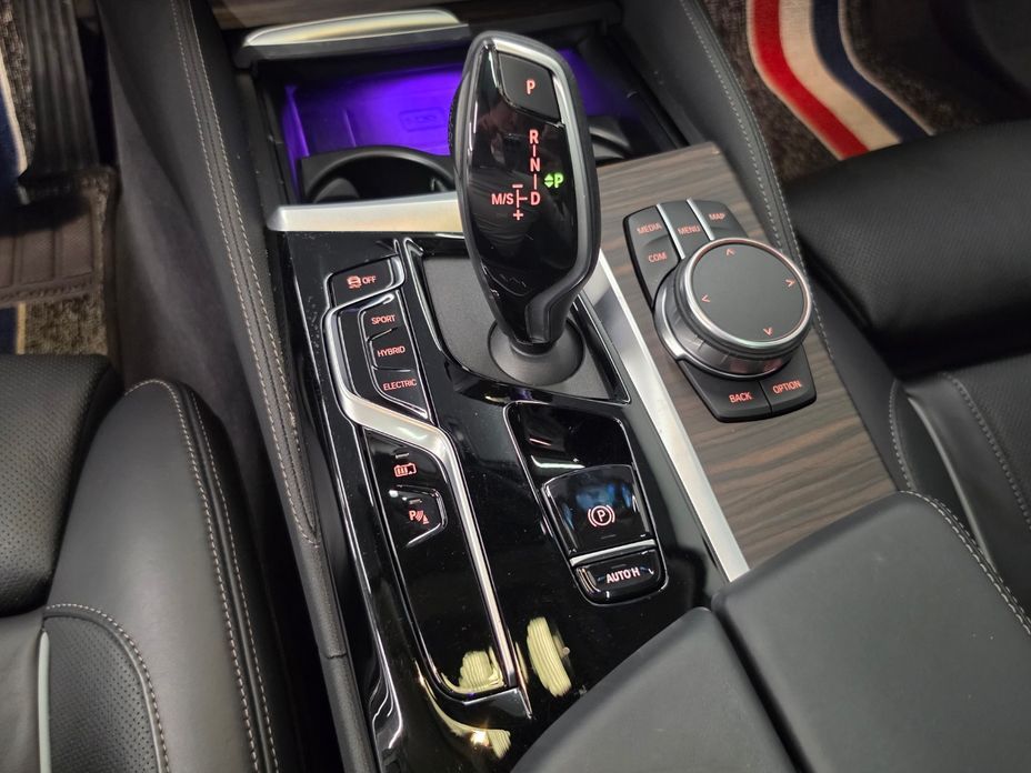 BMW 5-Series 2023