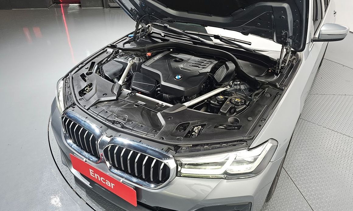 BMW 5-Series 2023