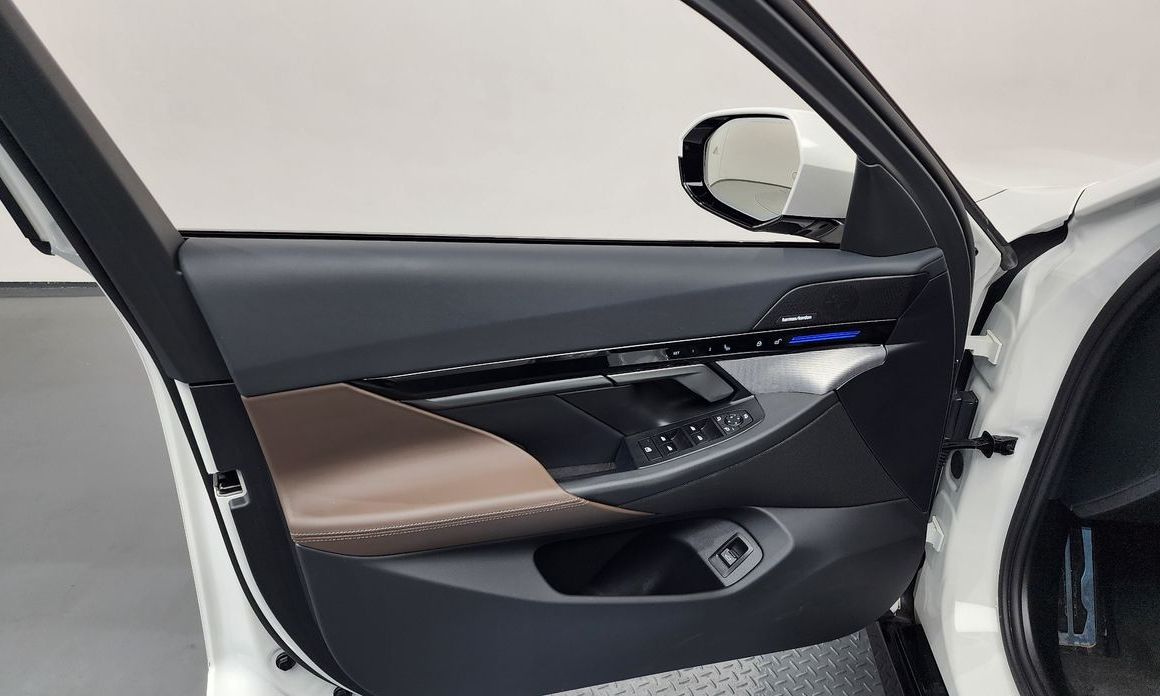 BMW 5-Series 2024