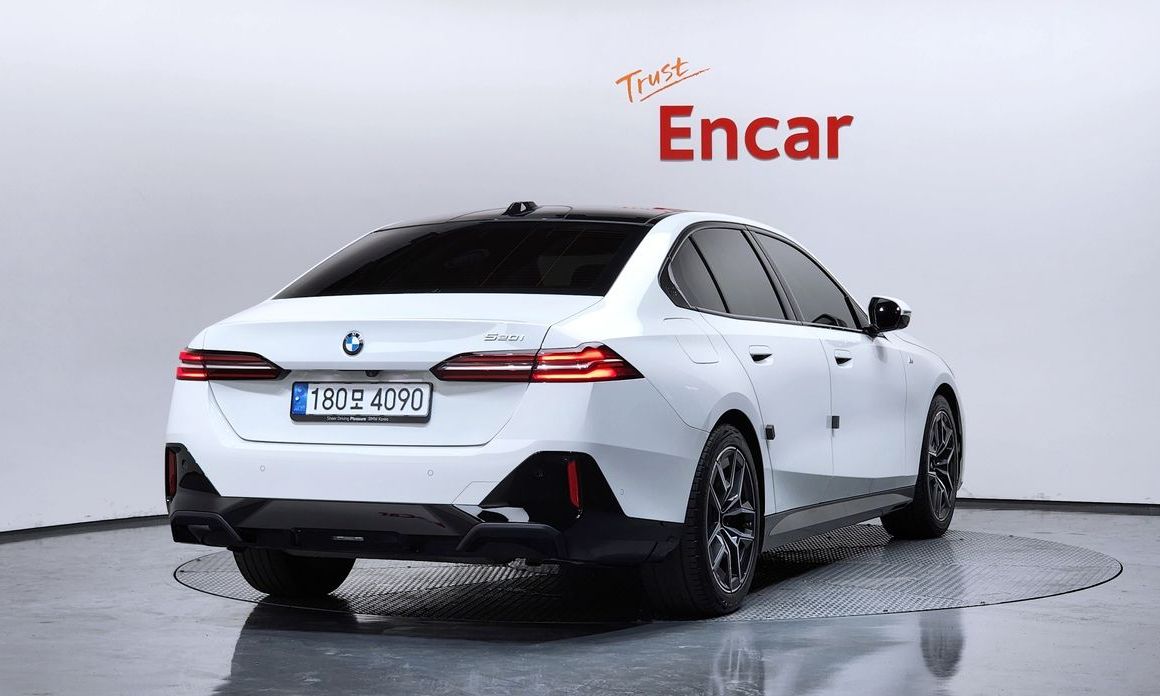 BMW 5-Series 2024