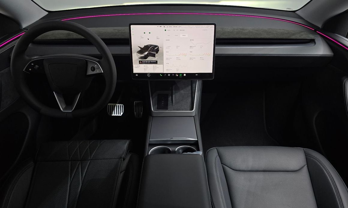 Tesla Model Y 2025