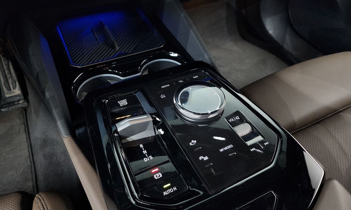 BMW 5-Series 2024