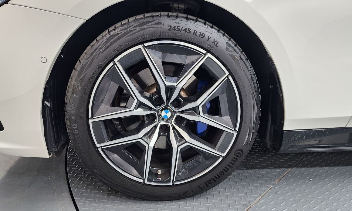 BMW 5-Series 2024