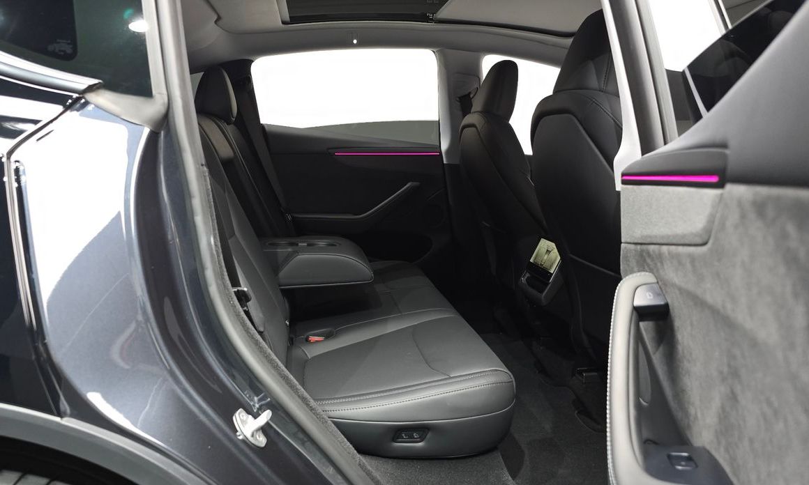Tesla Model Y 2025