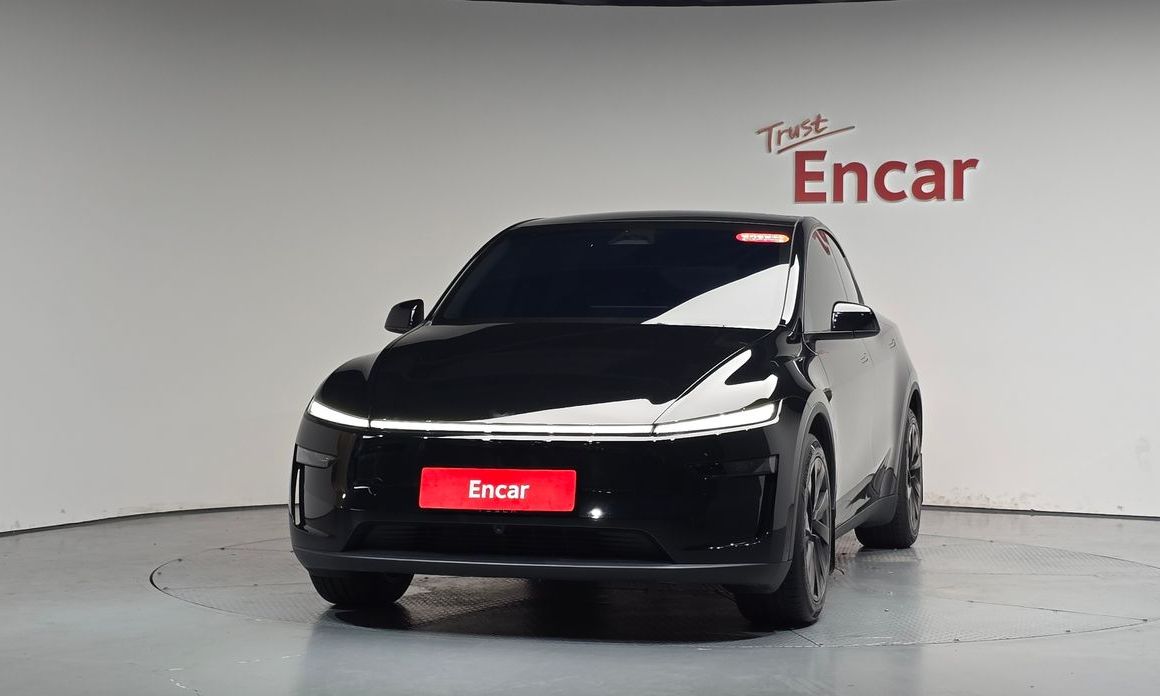 Tesla Model Y 2025