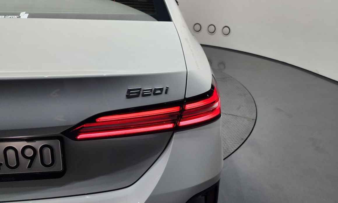 BMW 5-Series 2024