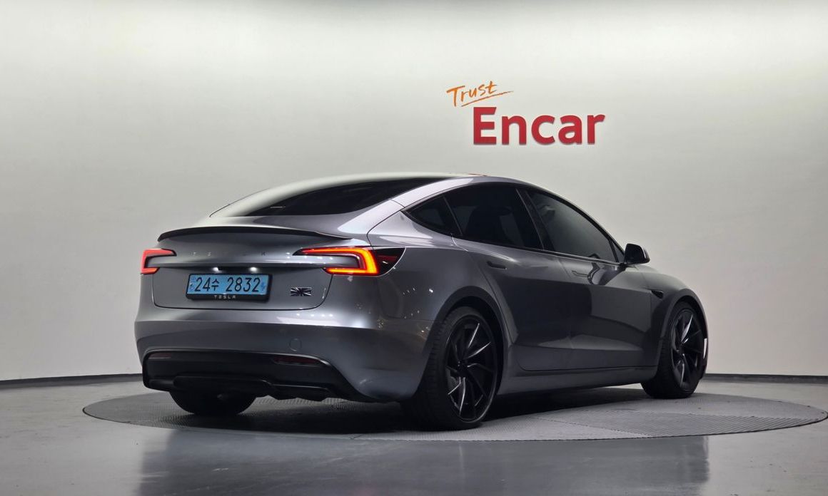 Tesla Model 3 2024