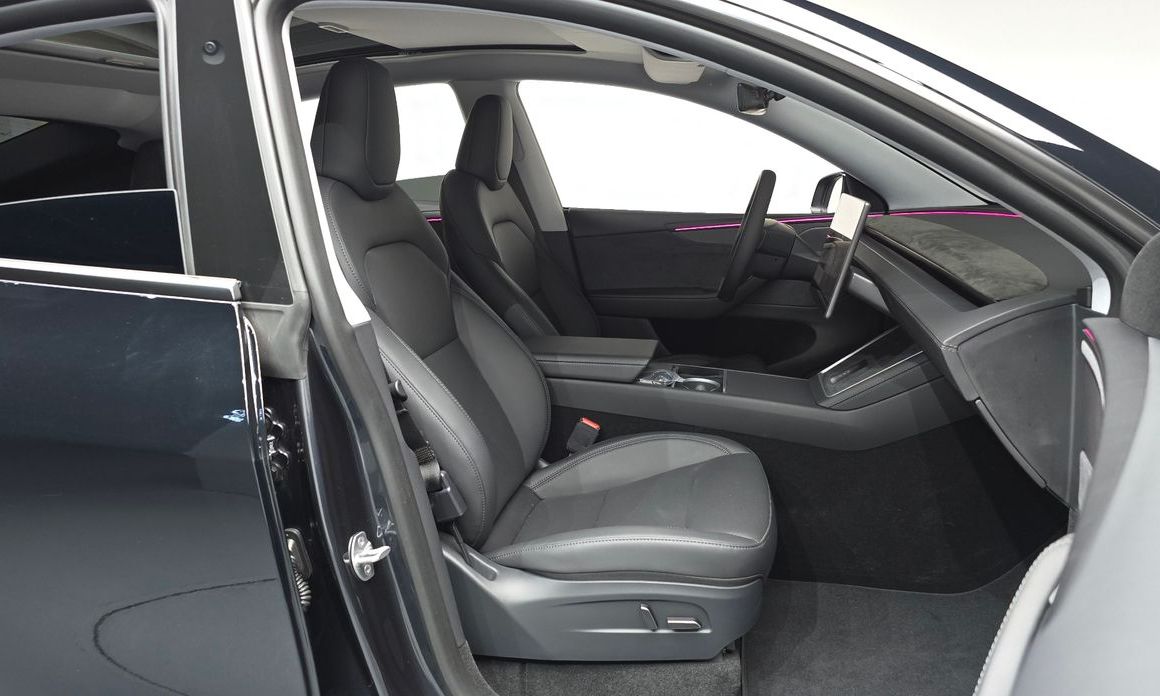 Tesla Model Y 2025