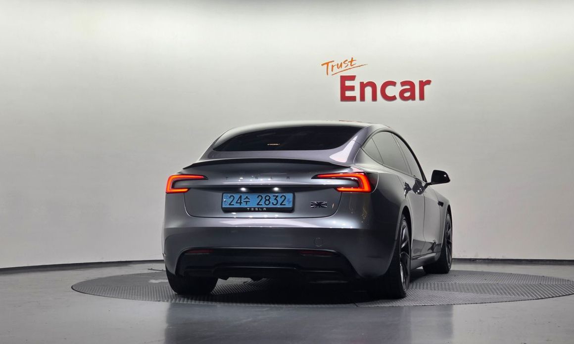 Tesla Model 3 2024