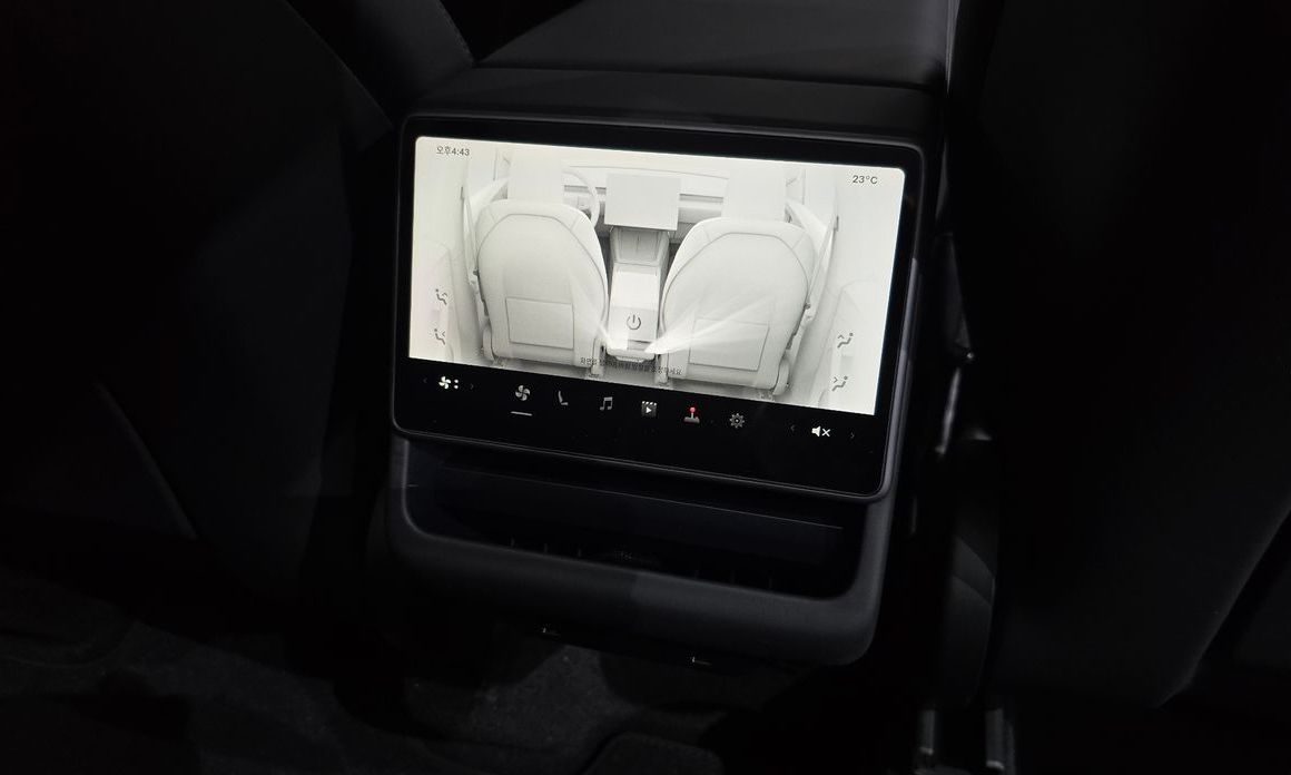 Tesla Model Y 2025