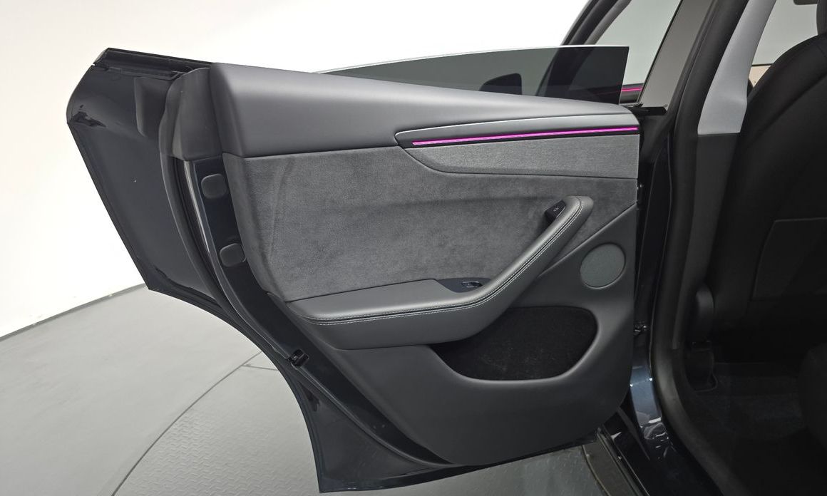 Tesla Model Y 2025