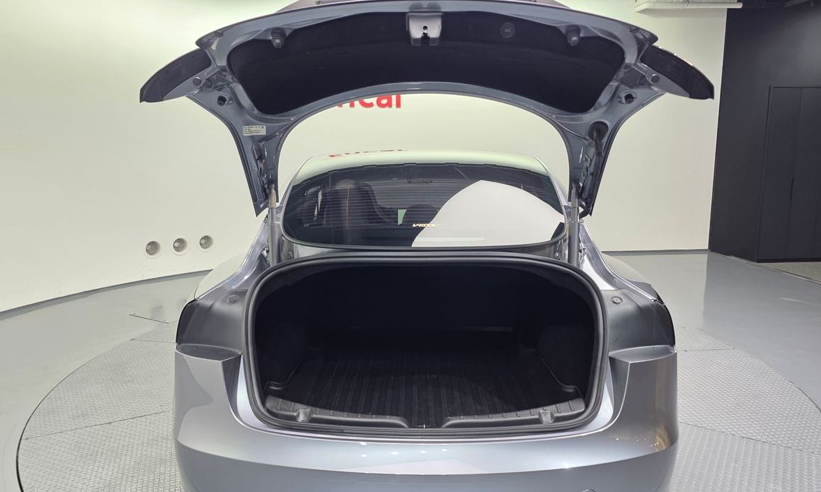 Tesla Model 3 2024