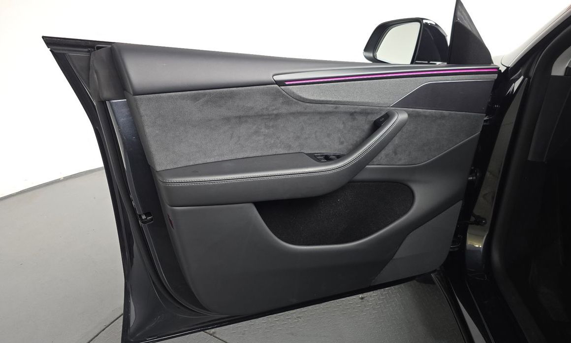 Tesla Model Y 2025