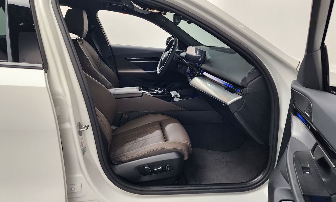 BMW 5-Series 2024
