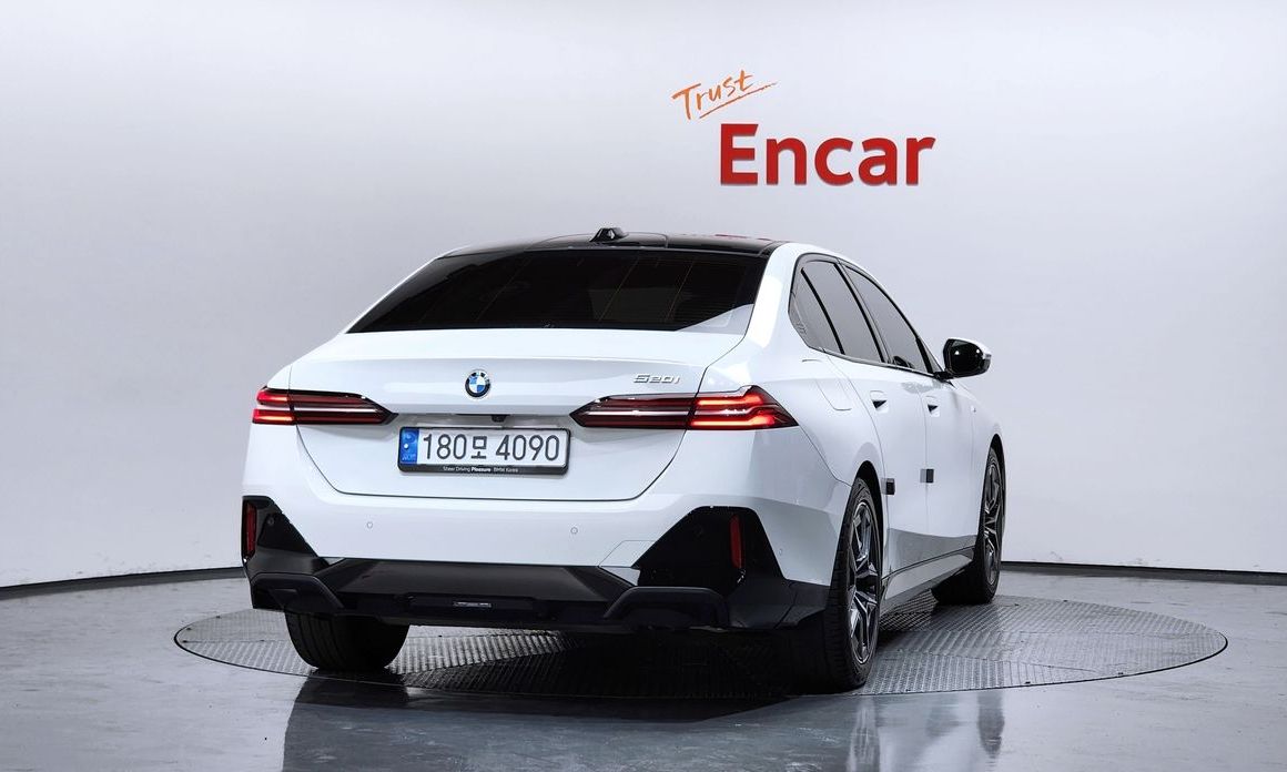 BMW 5-Series 2024