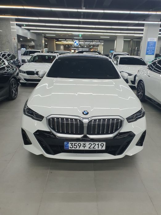 BMW 5-Series 2025