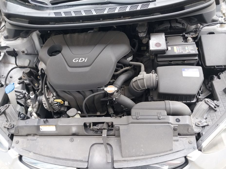 Hyundai AVANTE 2011
