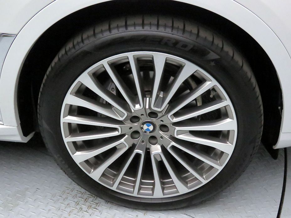 BMW X7 2025