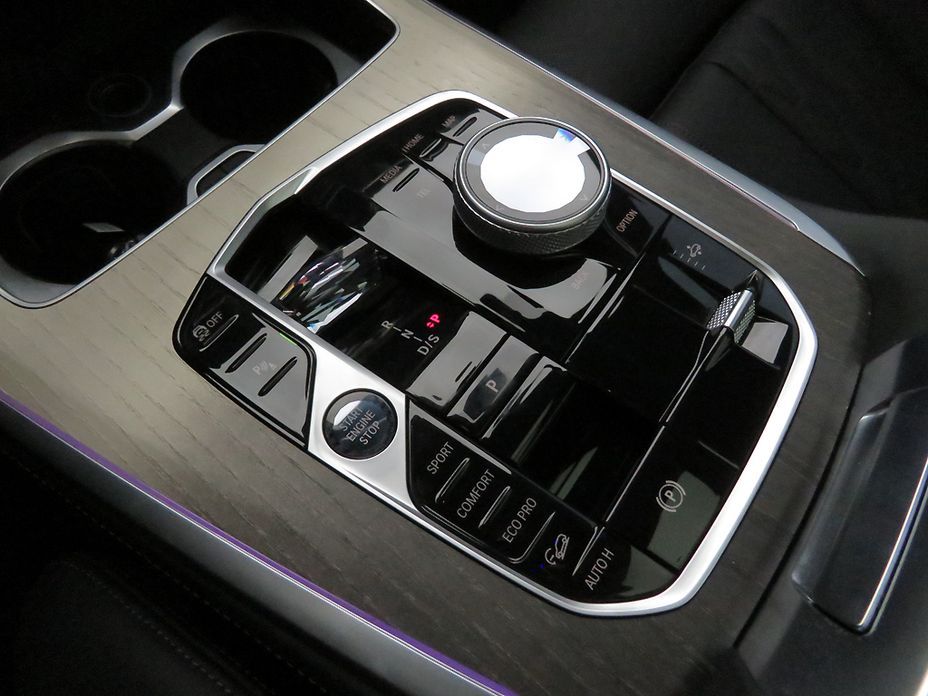 BMW X7 2025