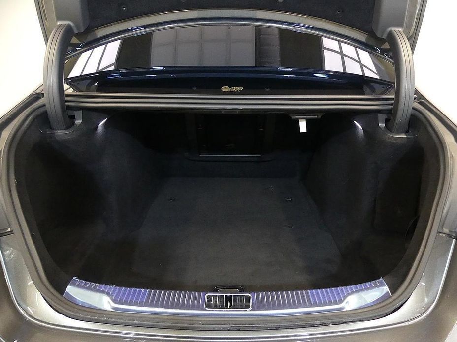Mercedes-Benz S-Class 2024
