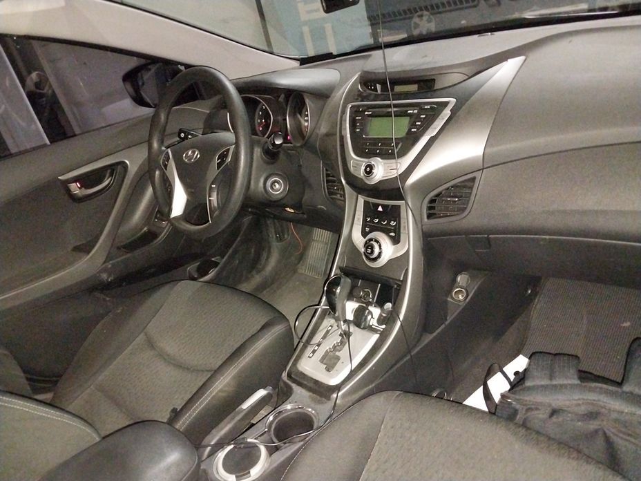 Hyundai AVANTE 2011