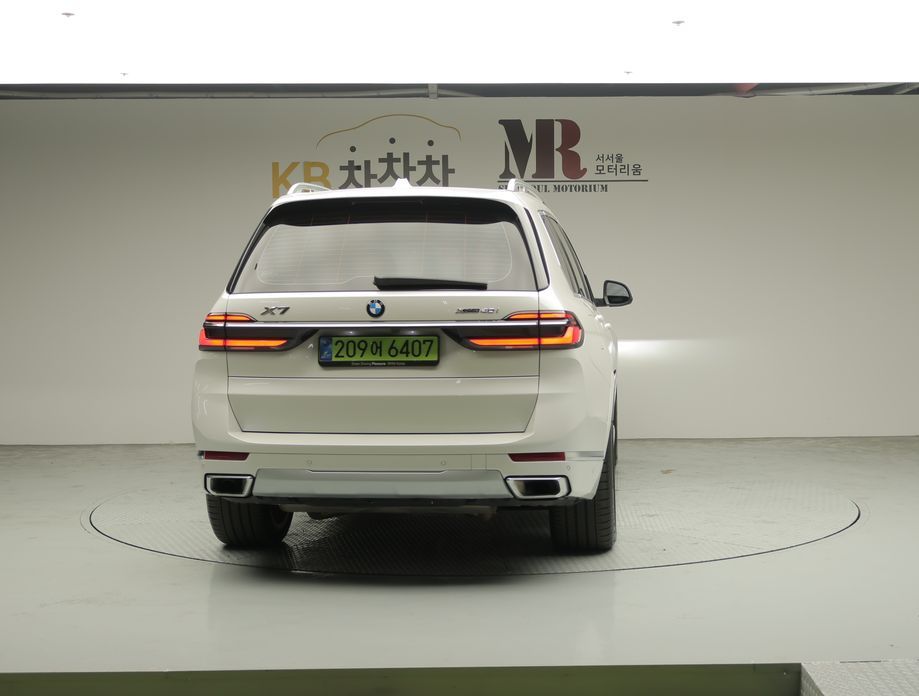 BMW X7 2025