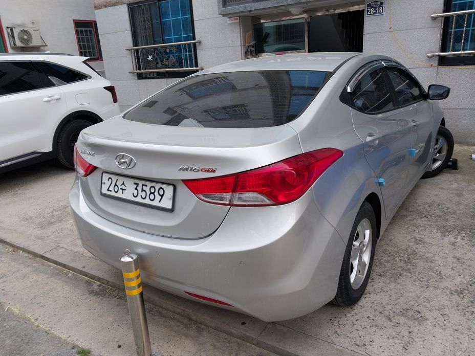 Hyundai AVANTE 2011