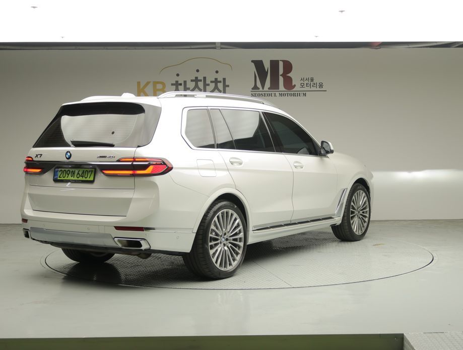 BMW X7 2025